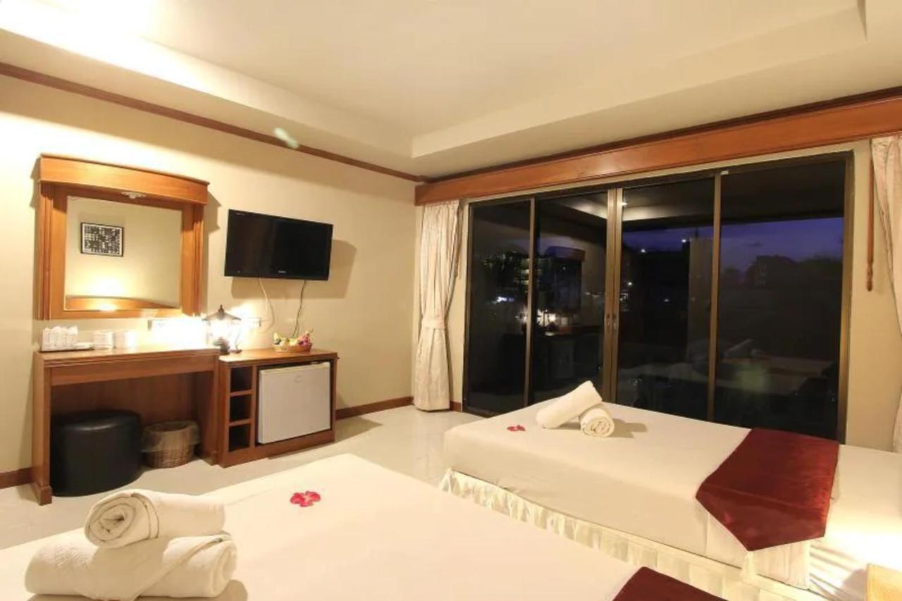 Choophorn House Sha Hotel Pantai Kata Bagian luar foto