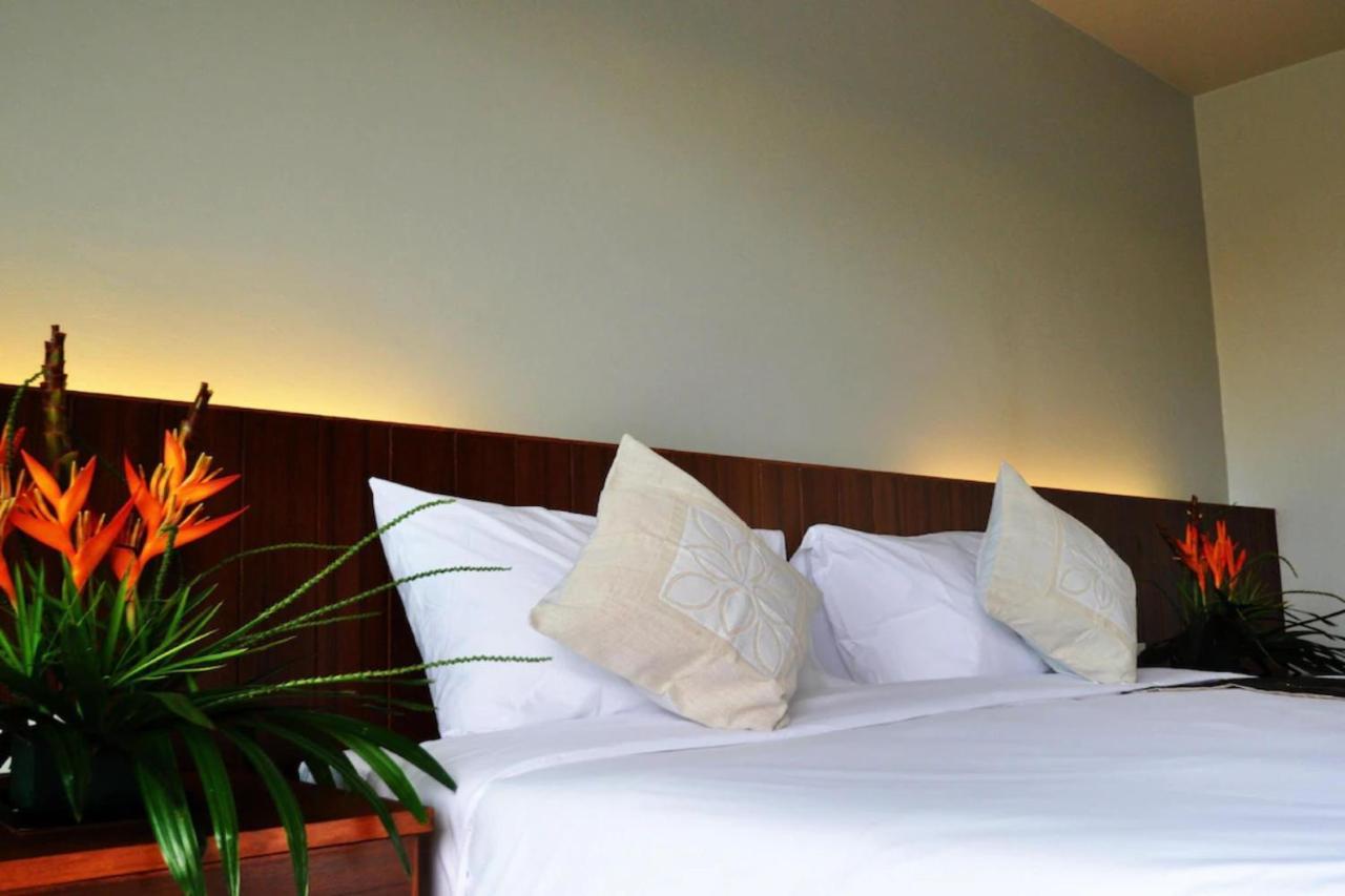 Choophorn House Sha Hotel Pantai Kata Bagian luar foto
