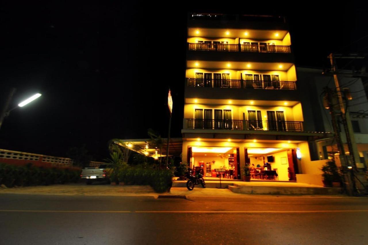 Choophorn House Sha Hotel Pantai Kata Bagian luar foto