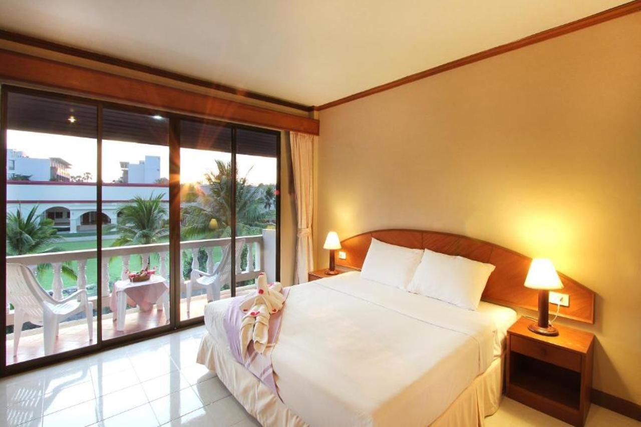 Choophorn House Sha Hotel Pantai Kata Bagian luar foto