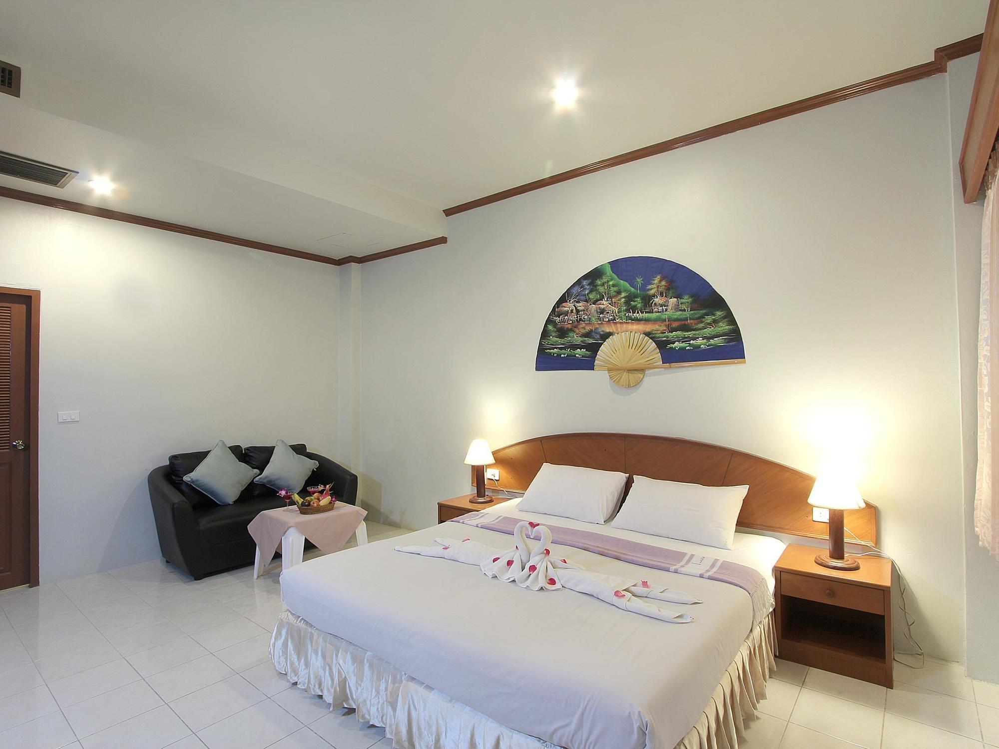 Choophorn House Sha Hotel Pantai Kata Bagian luar foto